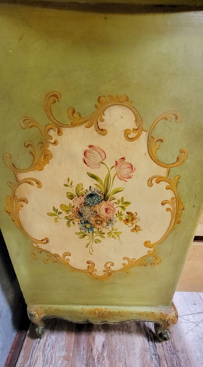 Commode Venitienne galbée style Louis XV baroque en bois laqué et peint -photo-7