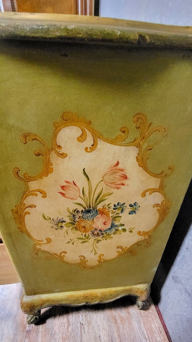 Commode Venitienne galbée style Louis XV baroque en bois laqué et peint -photo-8