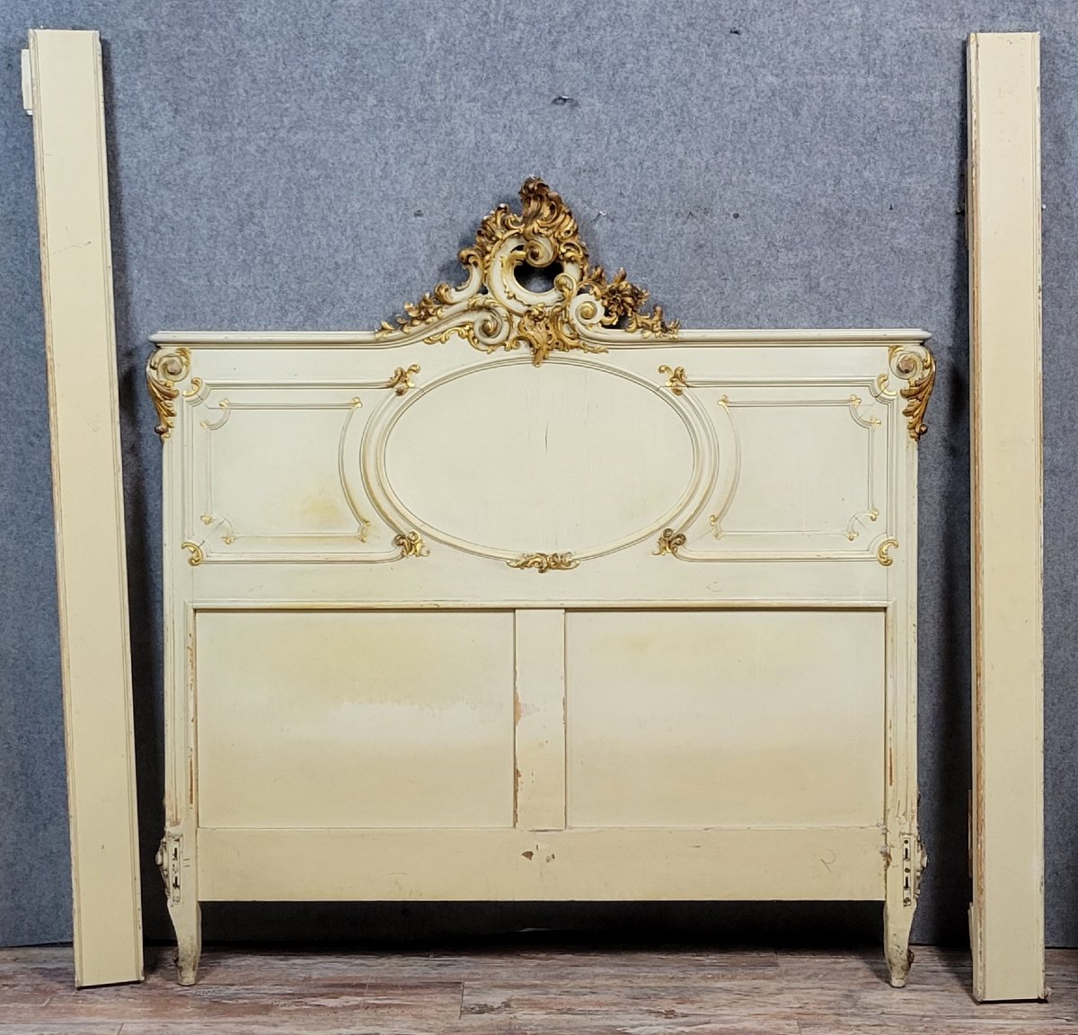 Grand lit de centre Venitien style Louis XV baroque en bois laqué et doré -photo-4