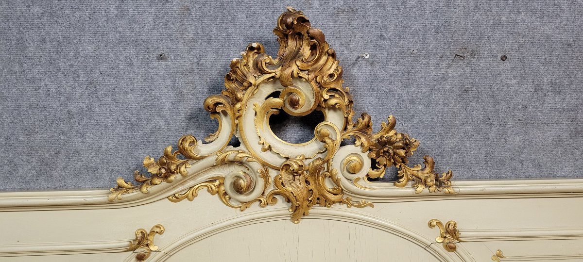 Grand lit de centre Venitien style Louis XV baroque en bois laqué et doré -photo-5