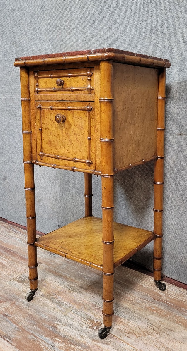Table de nuit ou chevet époque napoléon III en érable et noyer façon bambou 