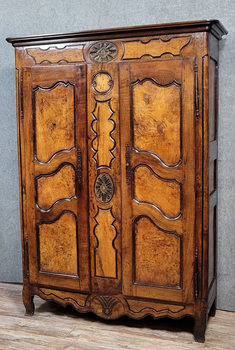 Armoire Bressane époque Louis XV en noyer et loupe d'orme-photo-1