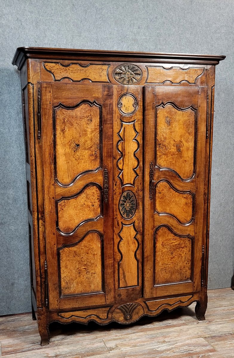 Armoire Bressane époque Louis XV en noyer et loupe d'orme-photo-2