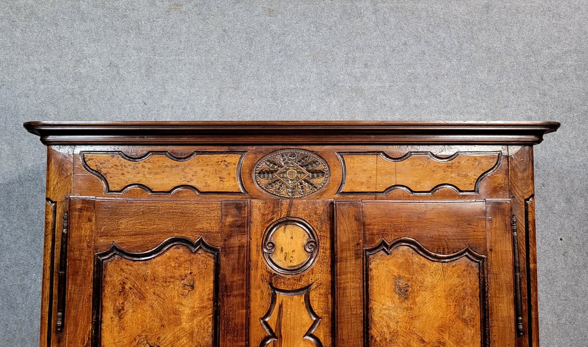 Armoire Bressane époque Louis XV en noyer et loupe d'orme-photo-3