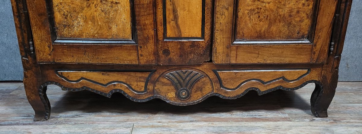 Armoire Bressane époque Louis XV en noyer et loupe d'orme-photo-7