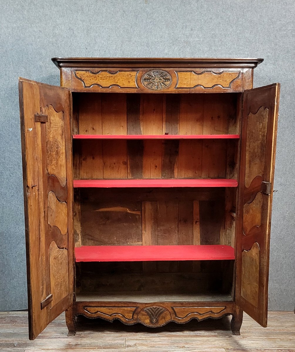 Armoire Bressane époque Louis XV en noyer et loupe d'orme-photo-8