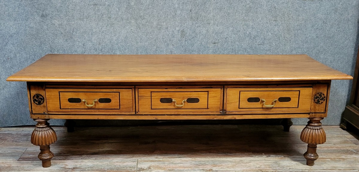 Très grande table basse style Anglais en noyer 