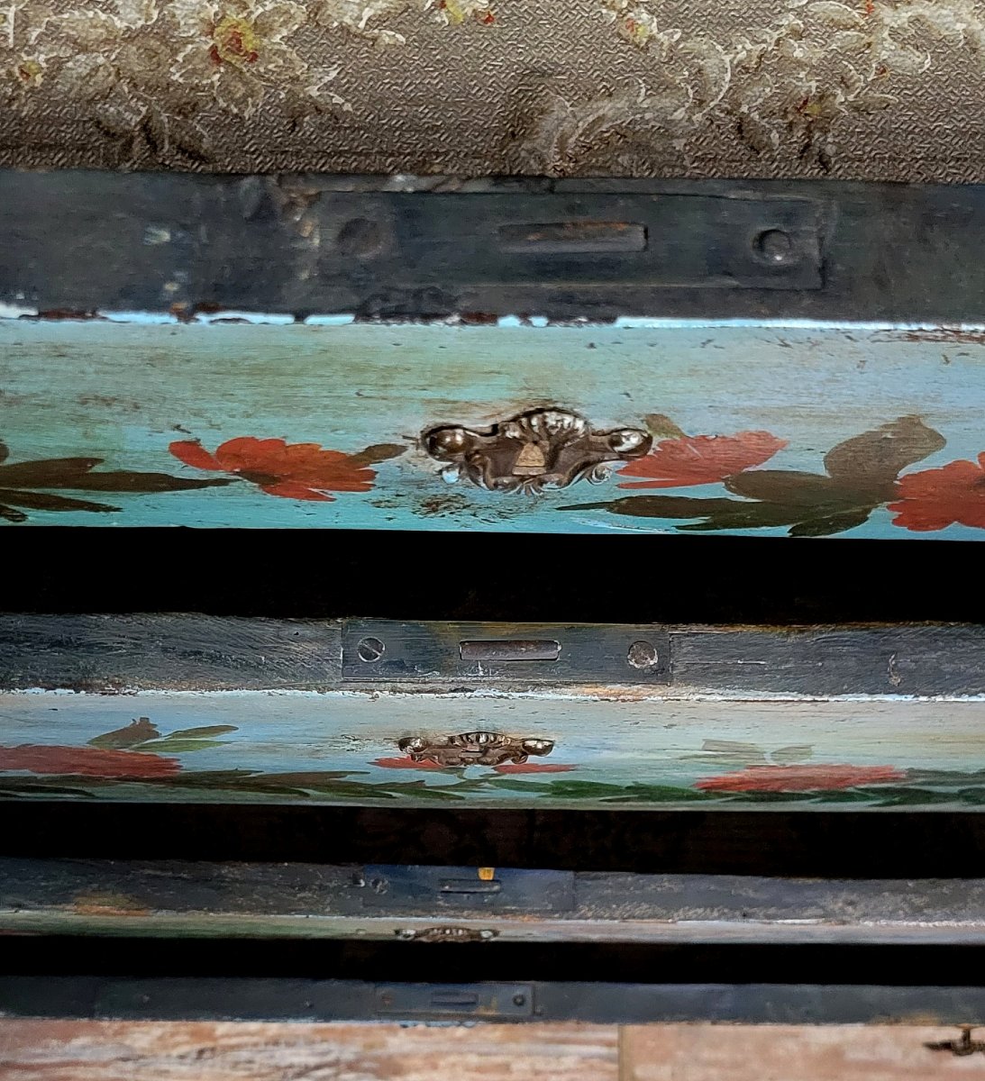 Commode Italienne région Lombardie en bois laqué et peint-photo-5