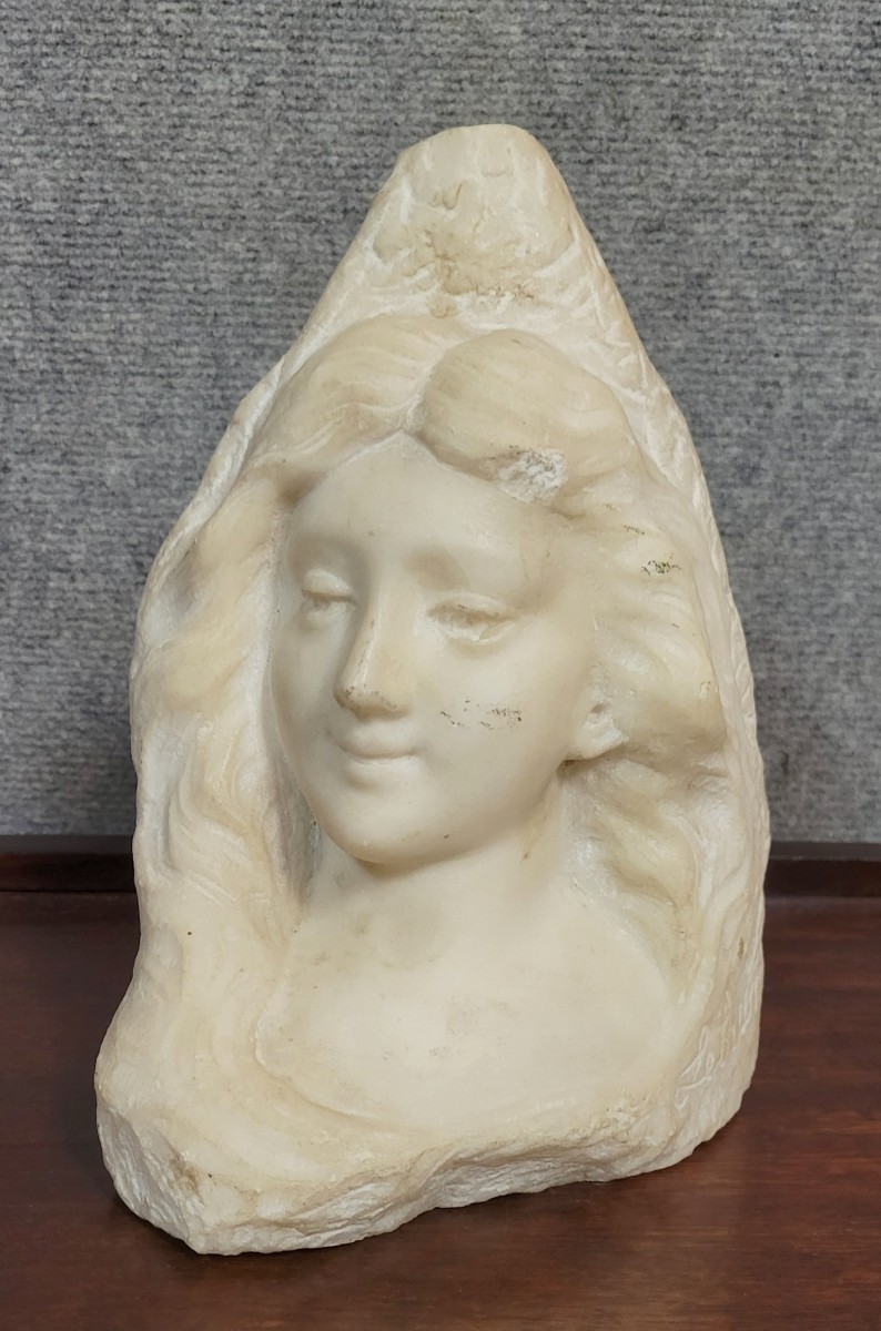 Lebrun : Buste de jeune fille sculpté en marbre blanc époque Art Nouveau 