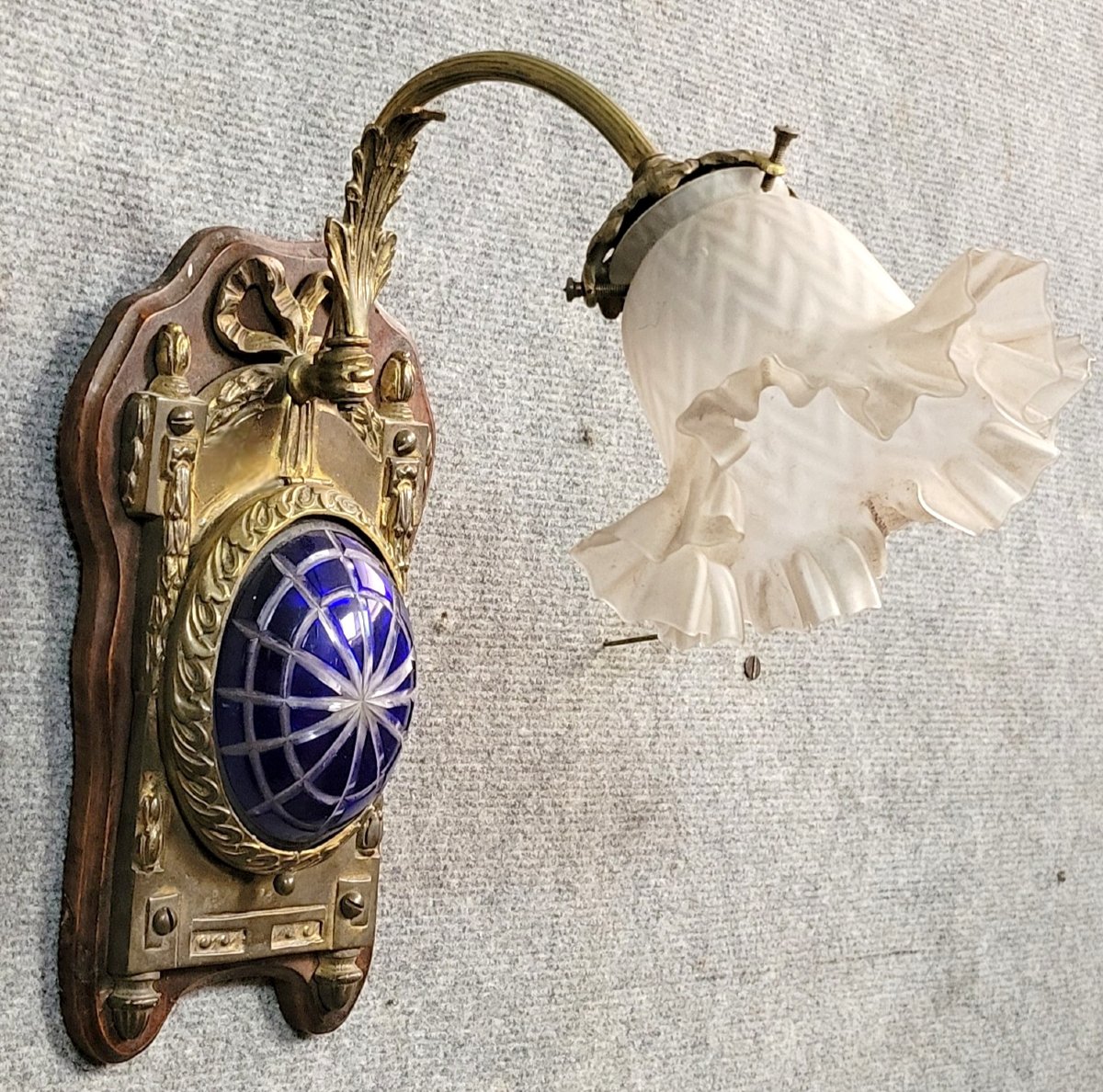 Louis XVI Style Wall Lamp In Bronze And Cut Crystal -photo-2