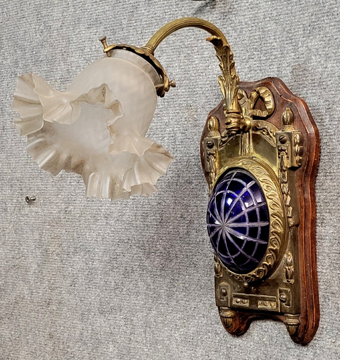 Louis XVI Style Wall Lamp In Bronze And Cut Crystal 