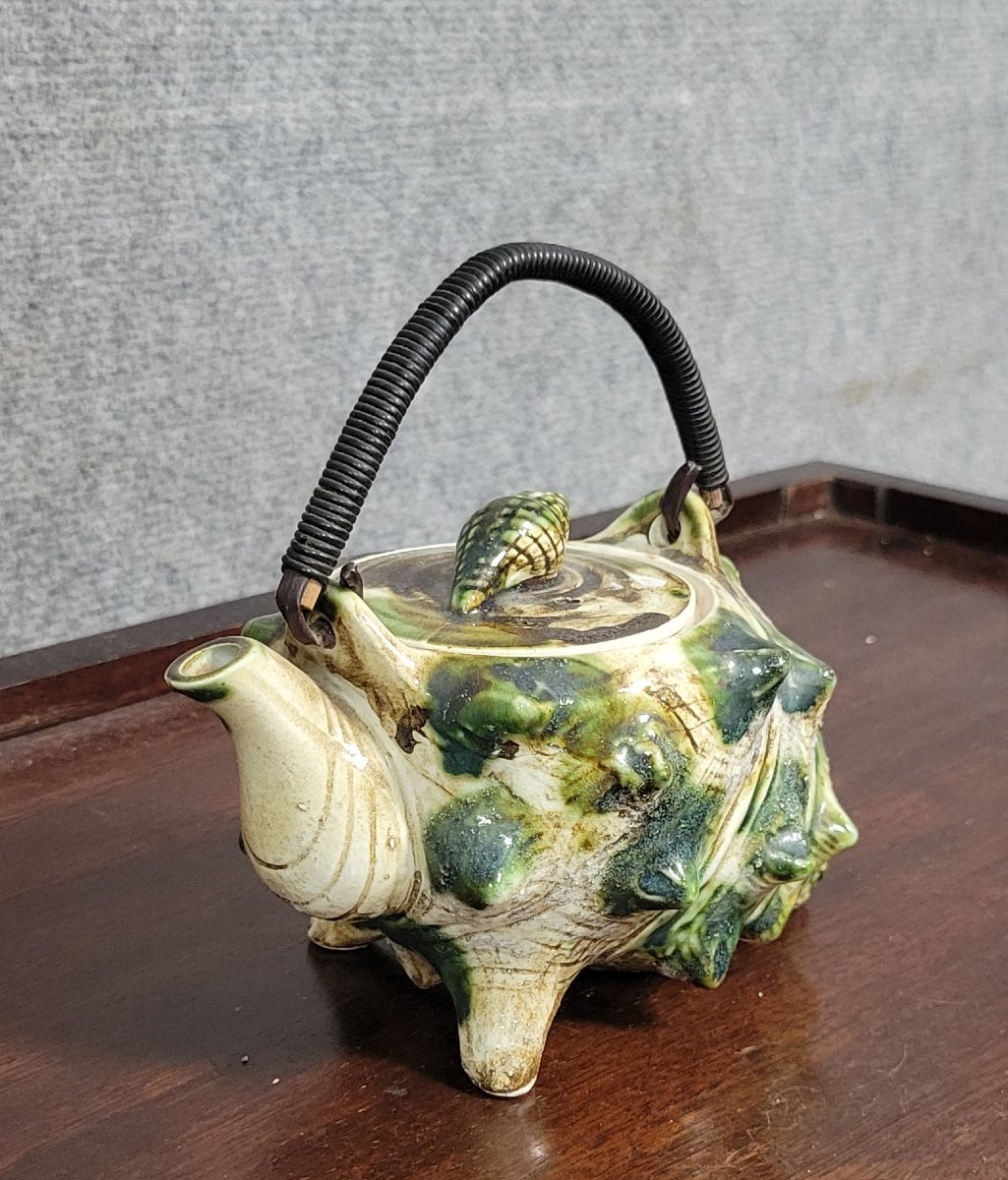 Vintage Japanese Ceramic Shell-shaped Selfish Teapot -photo-1