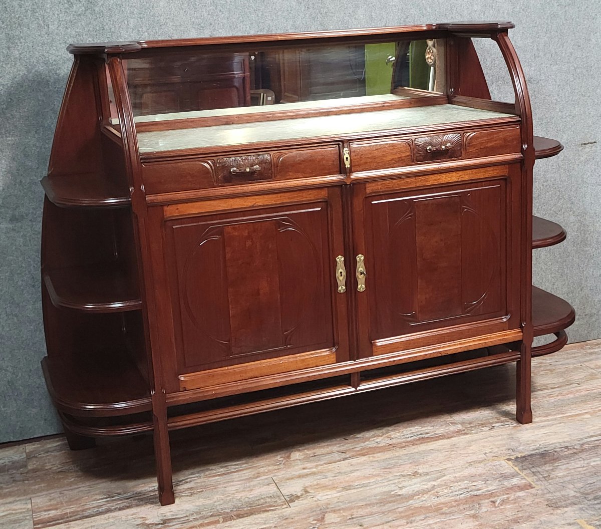 D'après Louis Majorelle : Rare et grand meuble époque Art Nouveau en acajou et cuir gauffré-photo-2