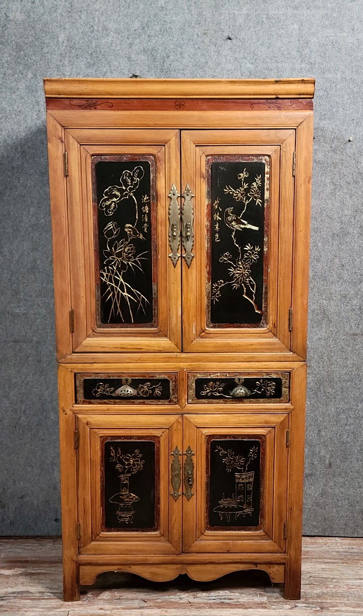 19th-century Asia: Four-panel Cabinet In Chinese Lacquer And Exotic Wood