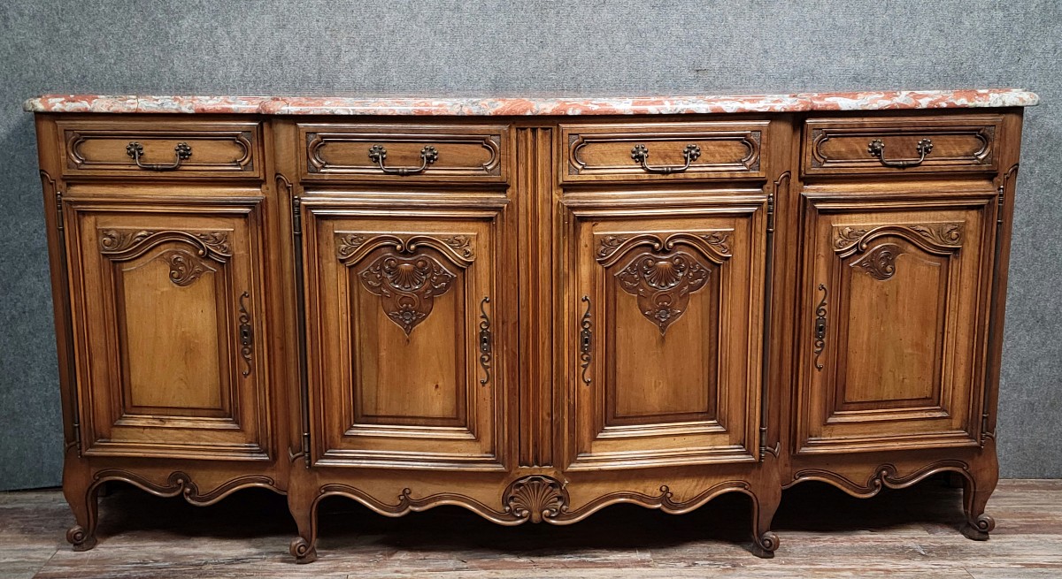Buffet a pierre en enfilade galbé de style Louis XV, en noyer massif 