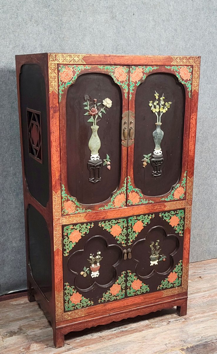Asia, 20th Century: Lacquer Cabinet Decorated With Vases Of Flowers In Hardstone  -photo-2