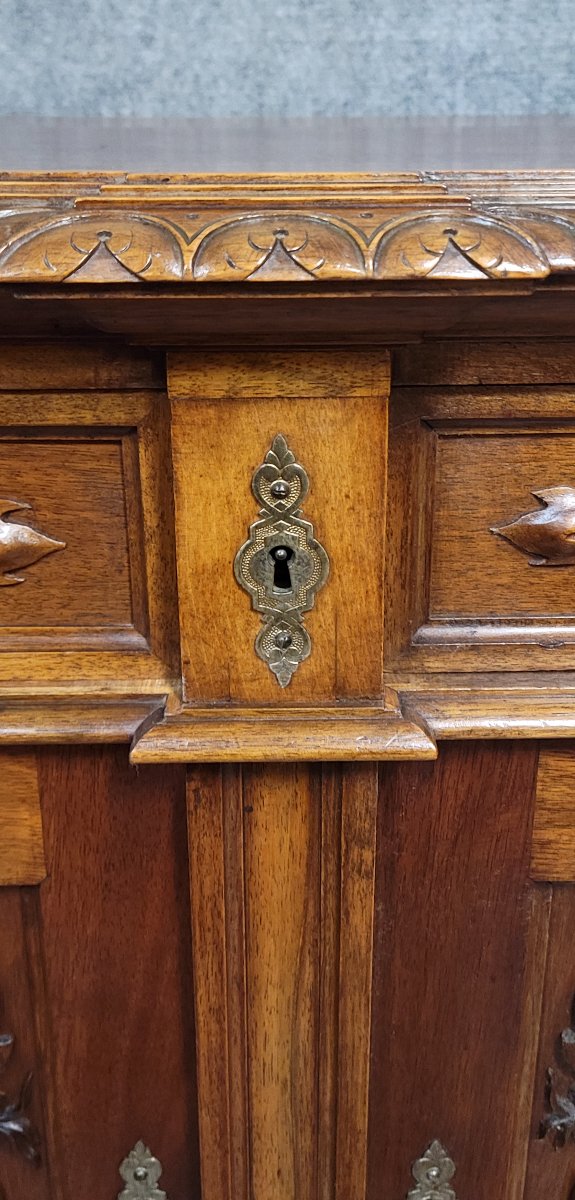 Renaissance Style Walnut Side Table With A Concealed Function / The Top Lifts Up-photo-6
