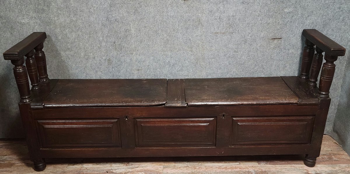 Très important banc coffre époque Louis XIV en bois massif / 201 cm de long-photo-1