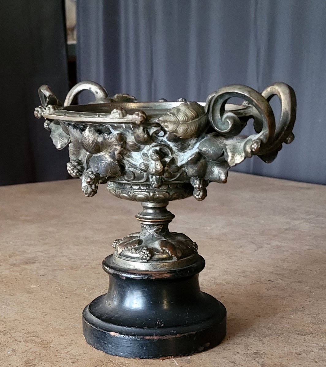 A Patinated Bronze Cup, Richly Decorated With Foliage, Bunches Of Grapes And Scrolls. -photo-2