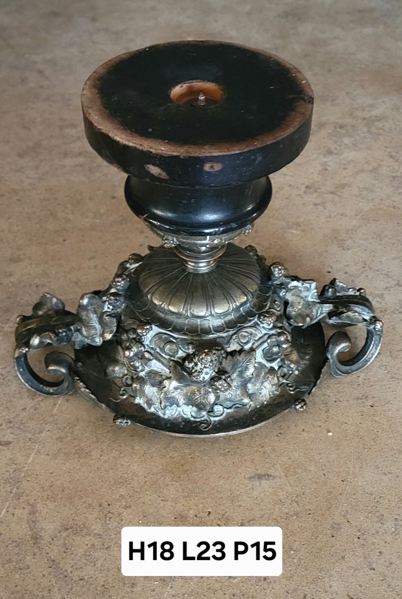A Patinated Bronze Cup, Richly Decorated With Foliage, Bunches Of Grapes And Scrolls. -photo-5