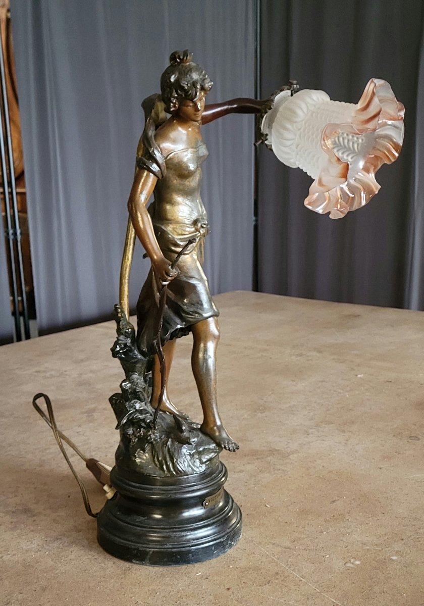 Importante lampe Art Nouveau représentant une élégante femme drapée, signée Moreau-photo-1