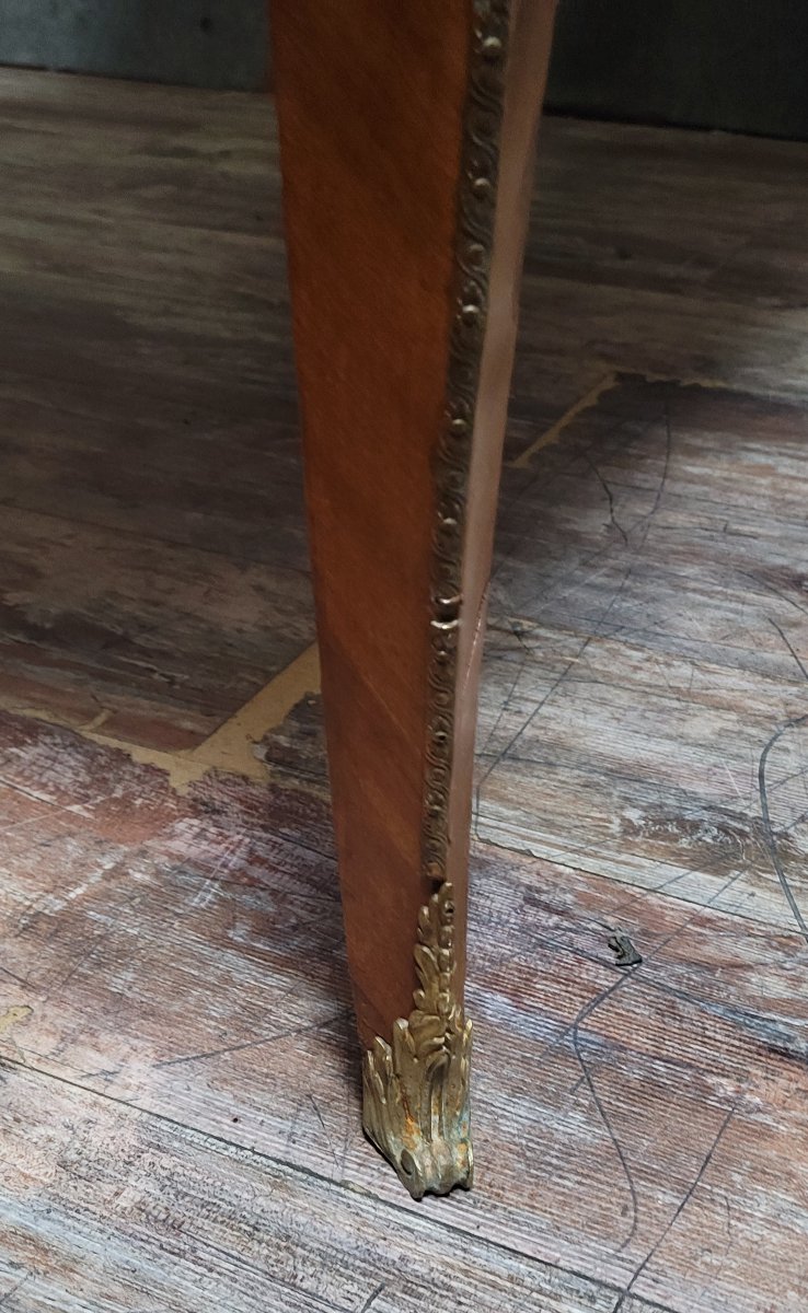 Bureau de centre style Louis XV en marqueterie, richement décoré -photo-8