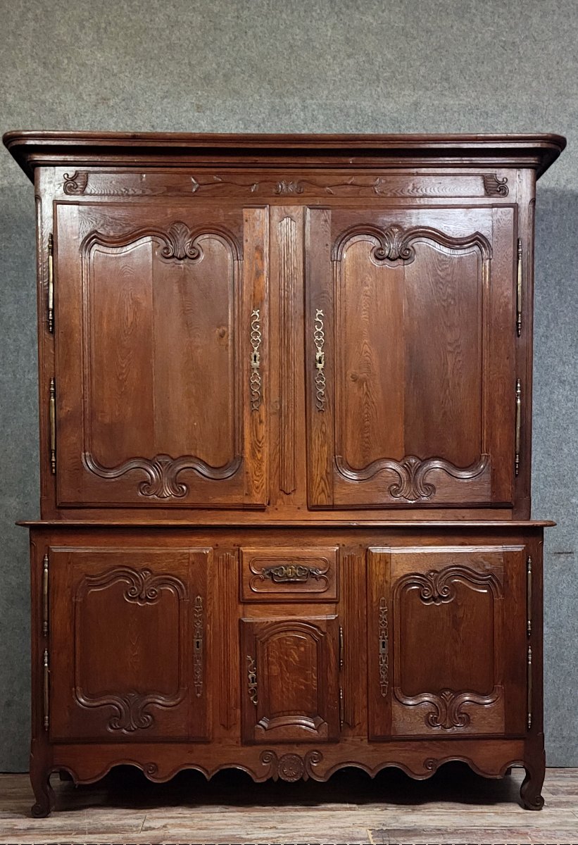 Important buffet deux corps époque Louis XV en chêne massif-photo-1