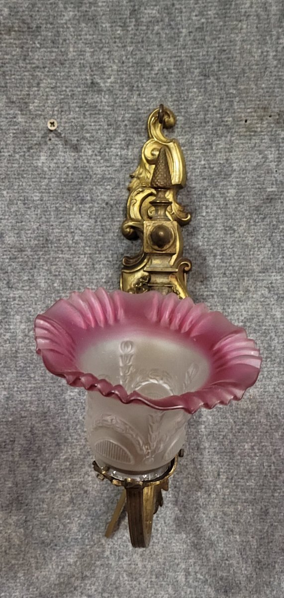 Antique Wall Sconce In Finely Chiseled Bronze-photo-1