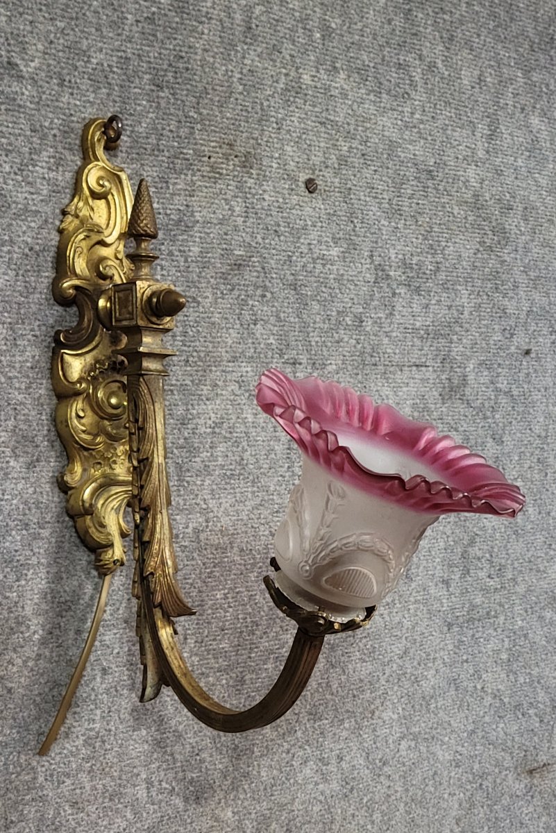 Antique Wall Sconce In Finely Chiseled Bronze-photo-2