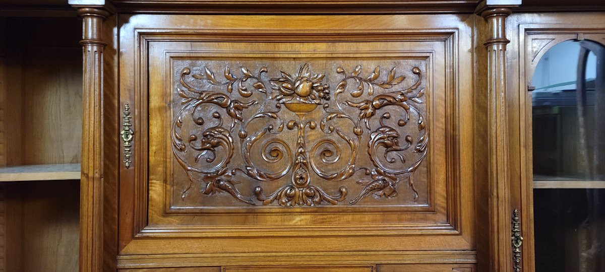 Important buffet deux-corps style Renaissance en noyer massif-photo-7