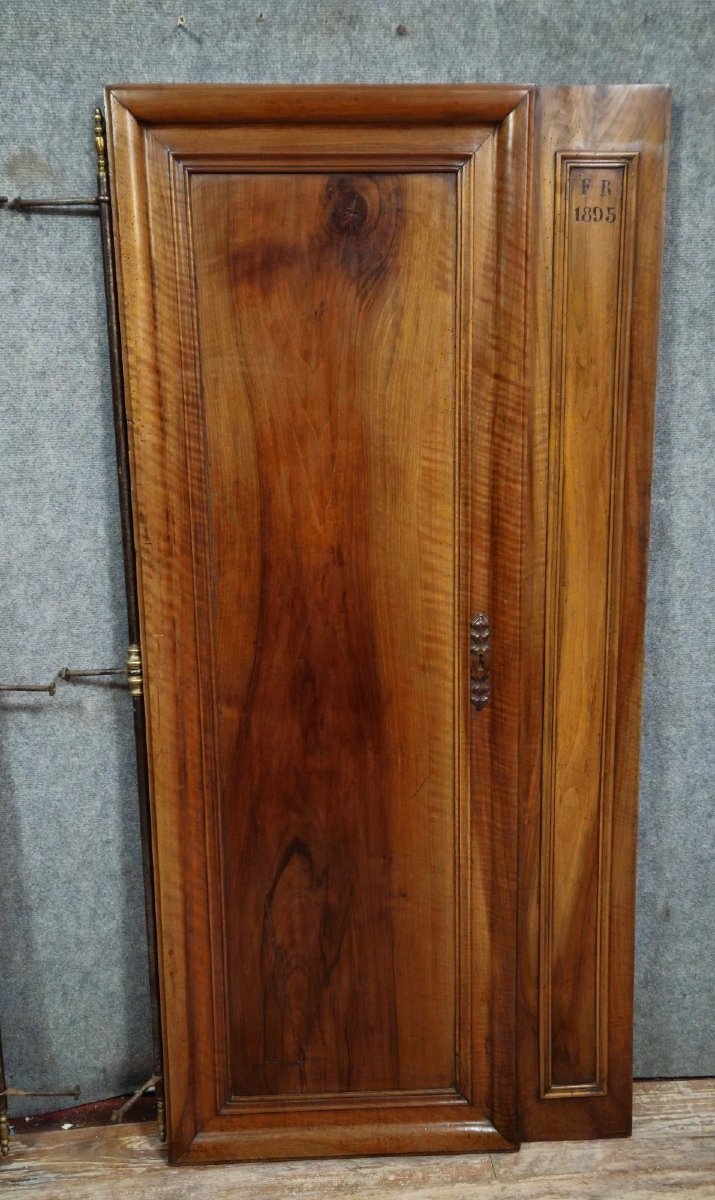 Paire de Portes d'armoire en noyer, datés 1895 / pour placard ou éléments d'architecture-photo-3