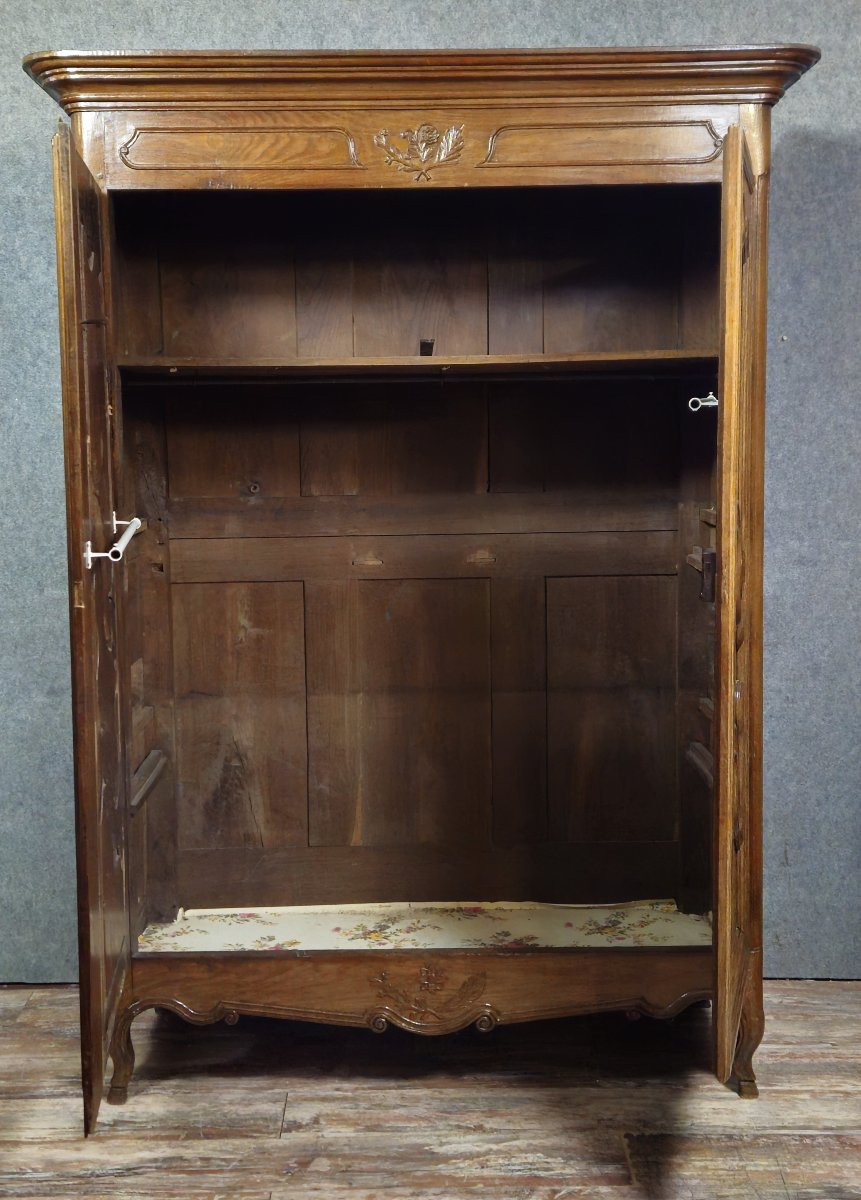 Armoire ancienne époque Louis XV en bois massif (chene et noyer)   -photo-5