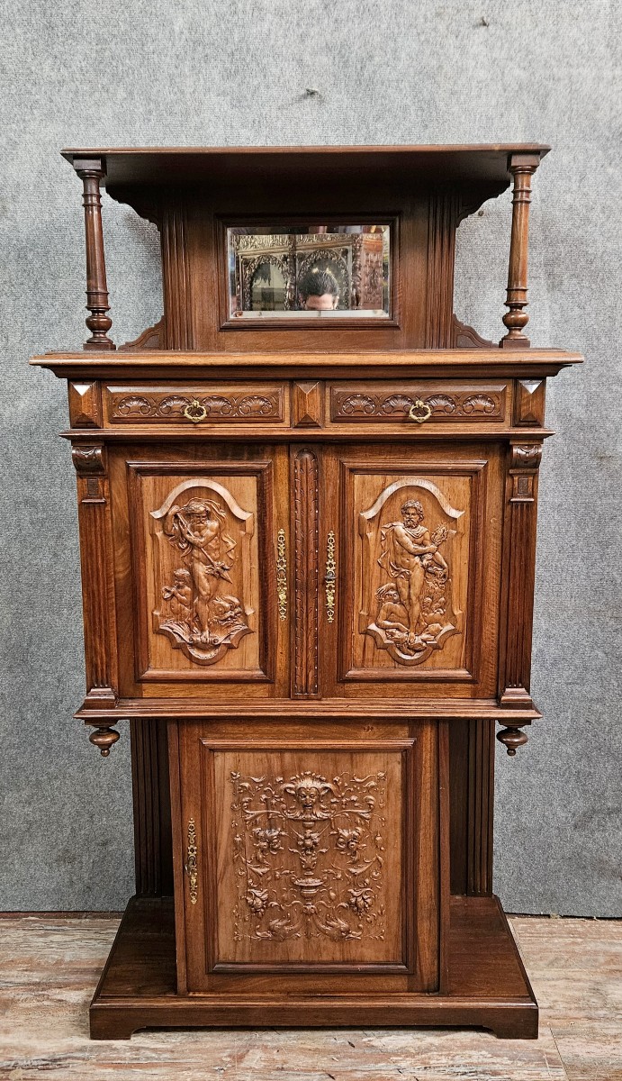 Cabinet ancien sculpté en noyer avec panneaux en terre cuite – Style Renaissance – XIXe siècle 