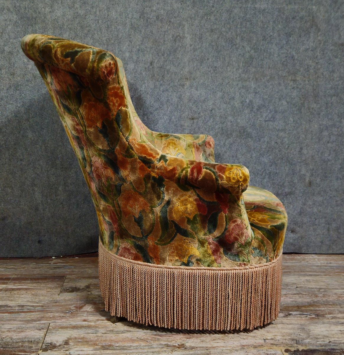 Velvet Toadstool Armchair With Floral Decoration.-photo-3