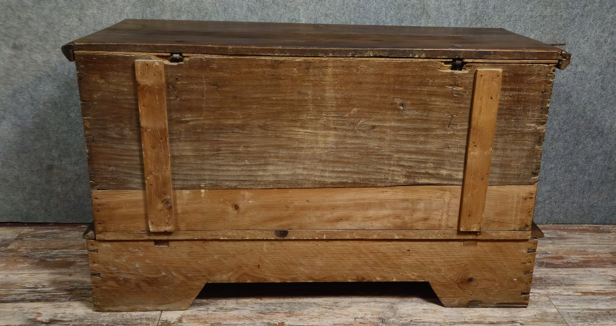 18th Century Walnut Chest.-photo-3