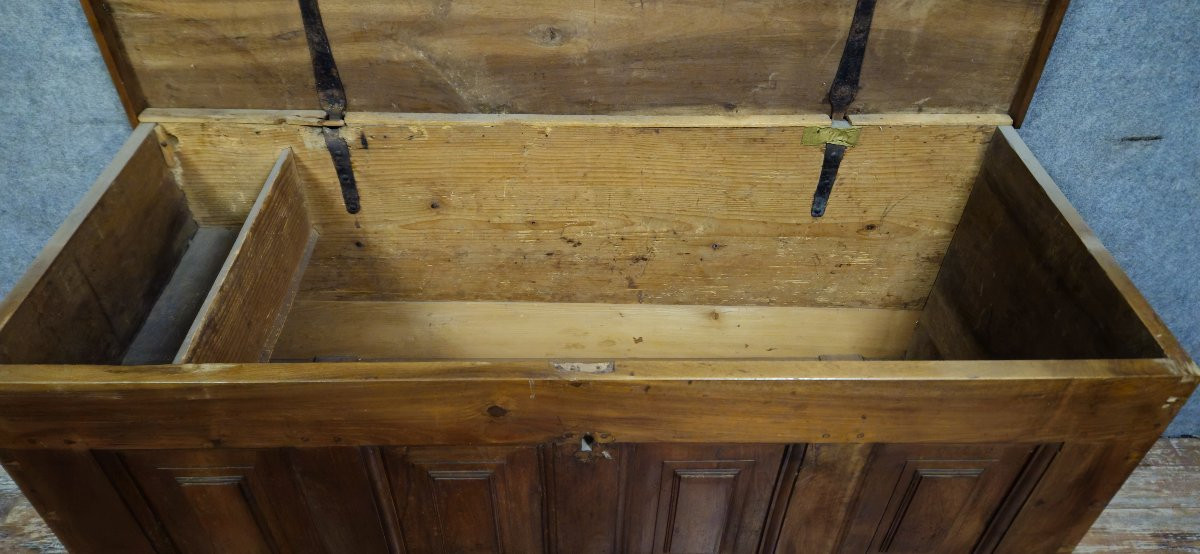 18th Century Walnut Chest.-photo-6