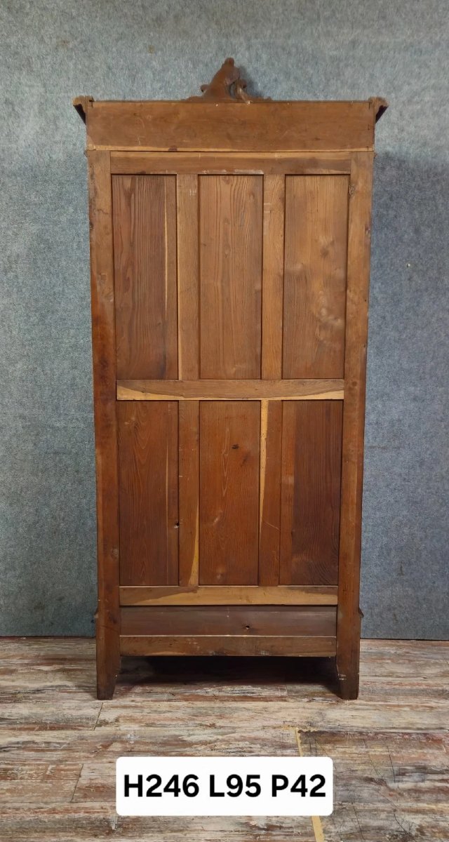 armoire a glace de style Louis XV, en noyer sculpté, avec fronton richement décoré -photo-5