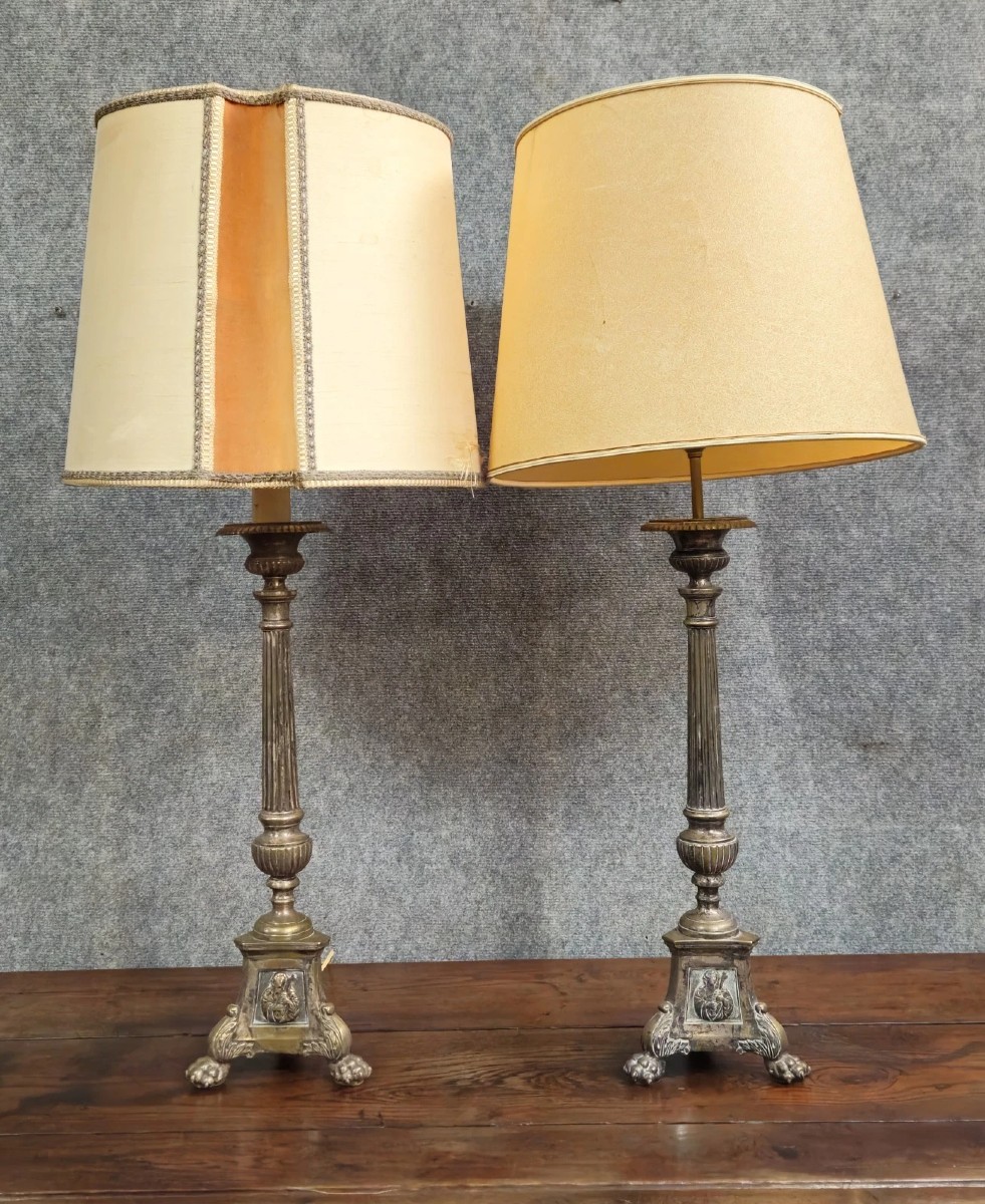 Paire de lampes en bronze – style classique - réalisées avec des piques cierge