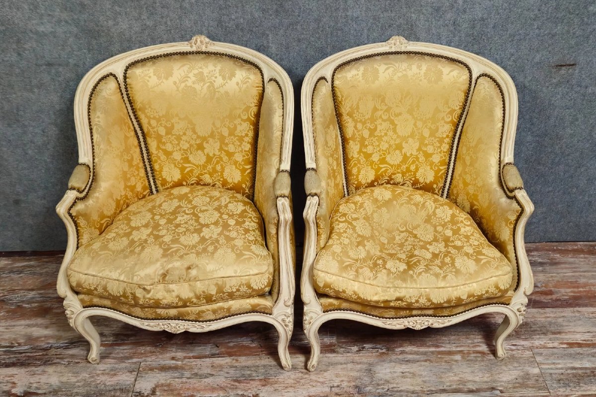 Paire de fauteuils bergéres style Louis XV – bois sculpté et tissu damassé-photo-1