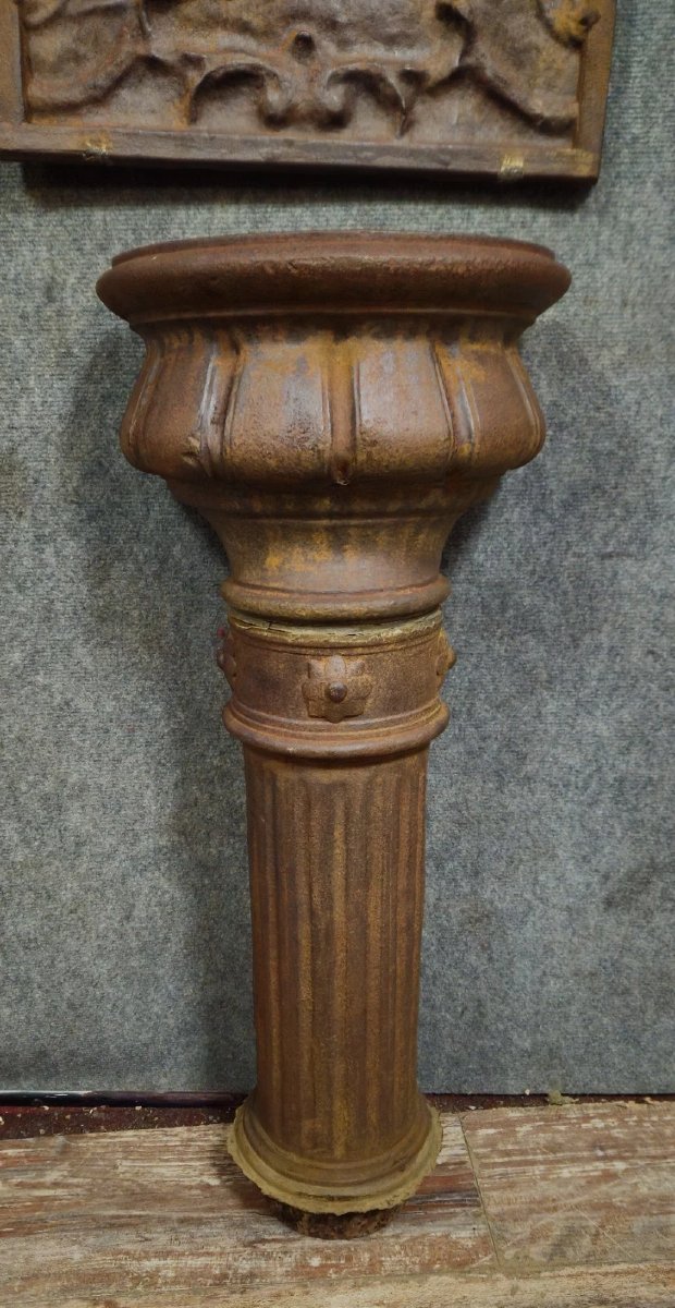 Antique Cast Iron Wall Fountain-photo-4