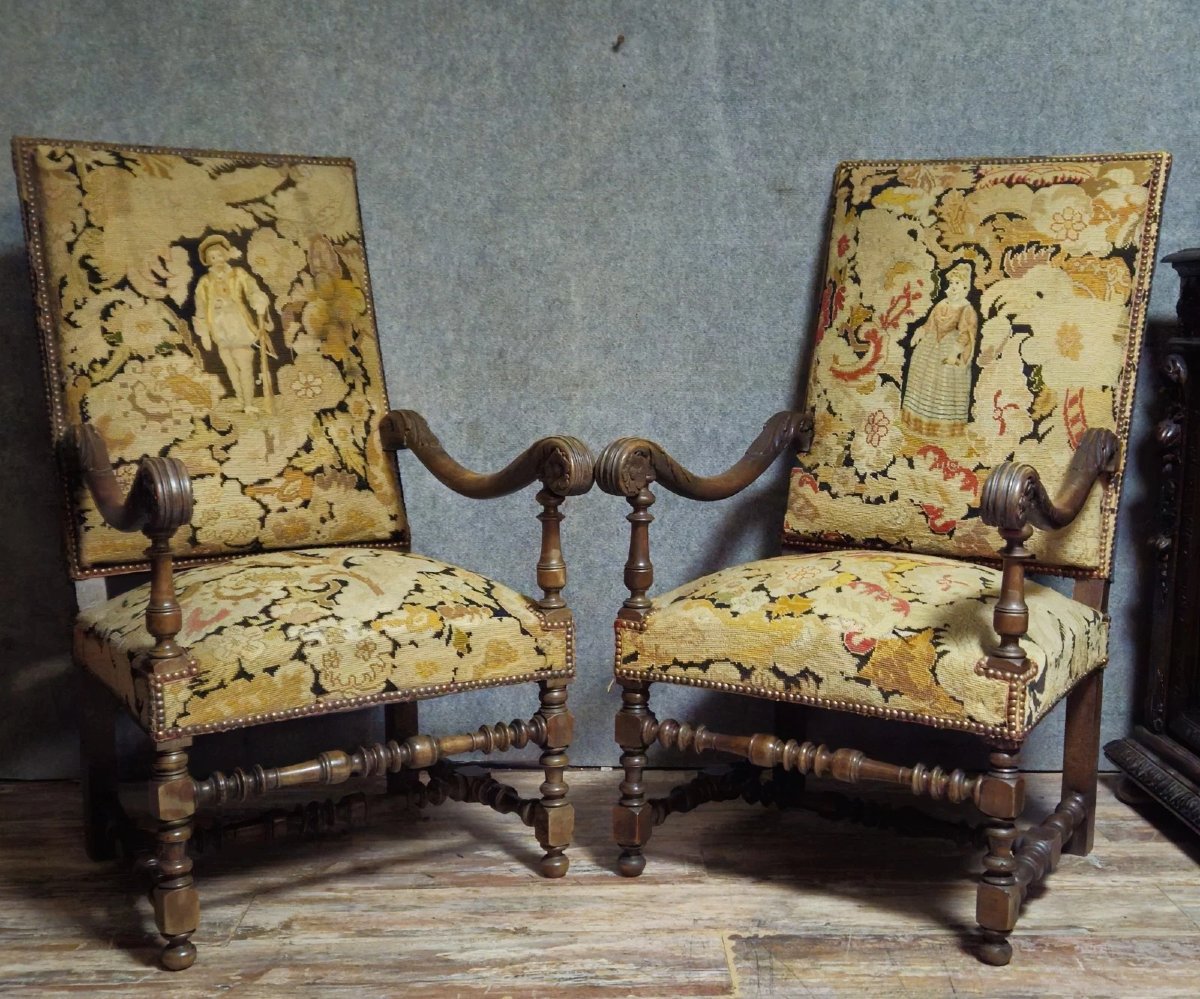 Paire de fauteuils anciens en bois sculpté – Tapisserie figurative aux petits points - XIXe sie-photo-1