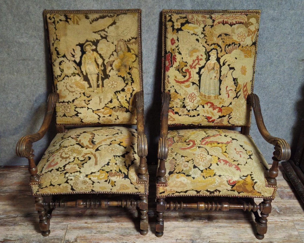 Paire de fauteuils anciens en bois sculpté – Tapisserie figurative aux petits points - XIXe sie-photo-4