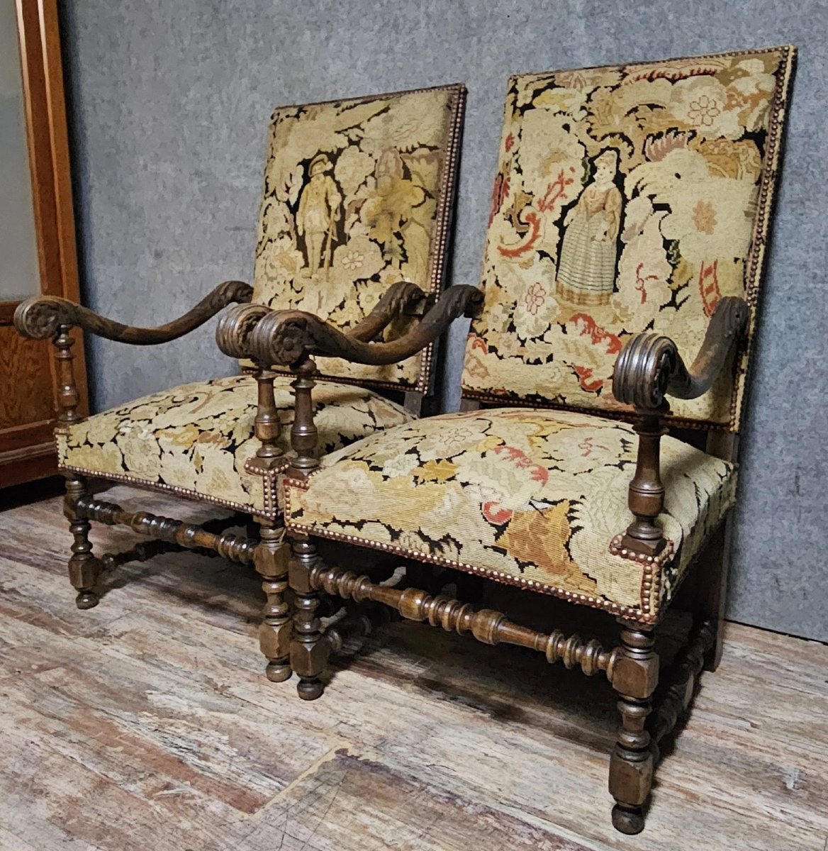 Paire de fauteuils anciens en bois sculpté – Tapisserie figurative aux petits points - XIXe sie-photo-5