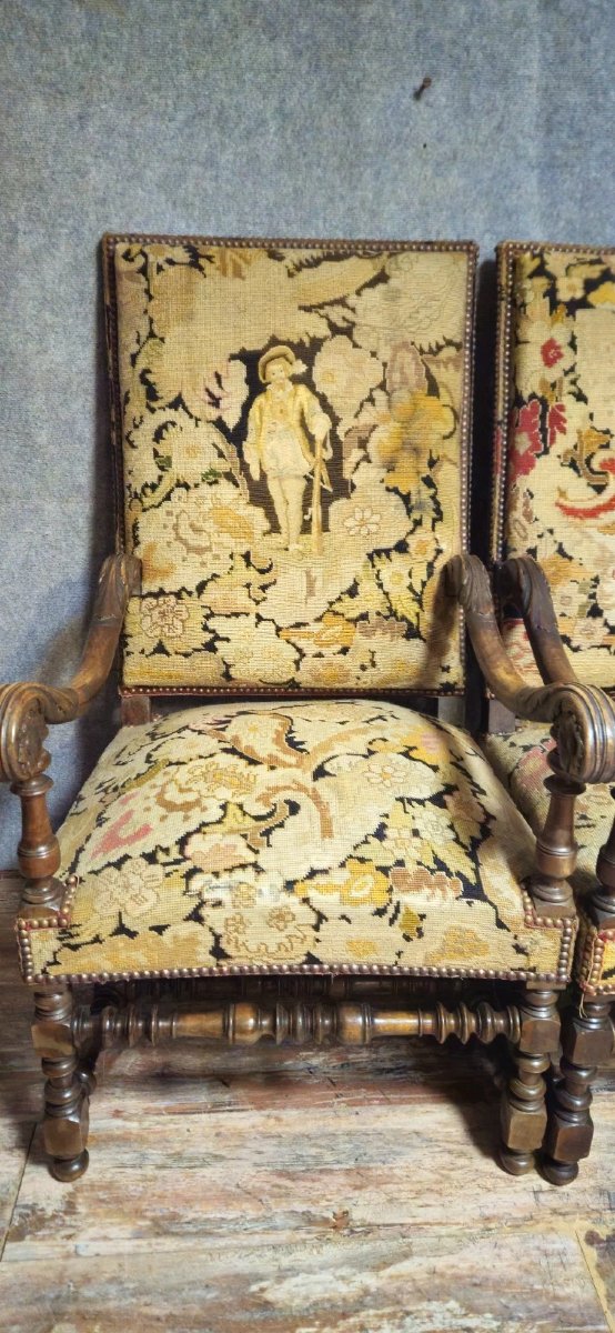 Paire de fauteuils anciens en bois sculpté – Tapisserie figurative aux petits points - XIXe sie-photo-8
