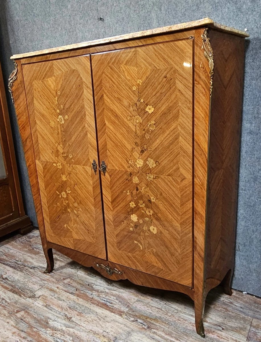Armoire galbée style Louis XV en marquèterie a décor floral époque XXeme-photo-1