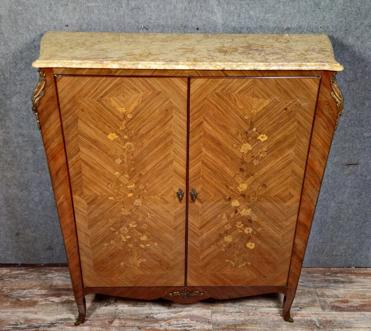 Armoire galbée style Louis XV en marquèterie a décor floral époque XXeme-photo-5