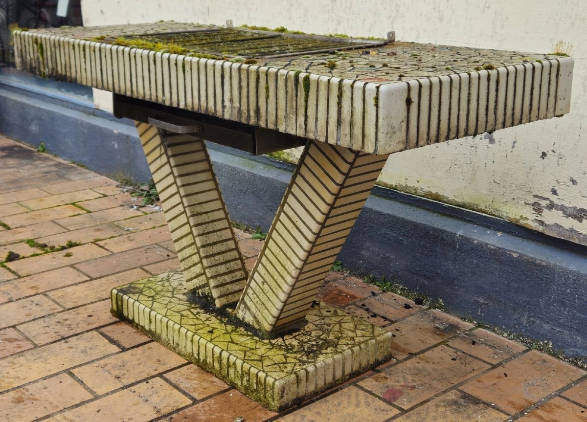 In The Spirit Of Facteur Cheval's Creations: A Vintage Console Table With A Barbecue Function -photo-4
