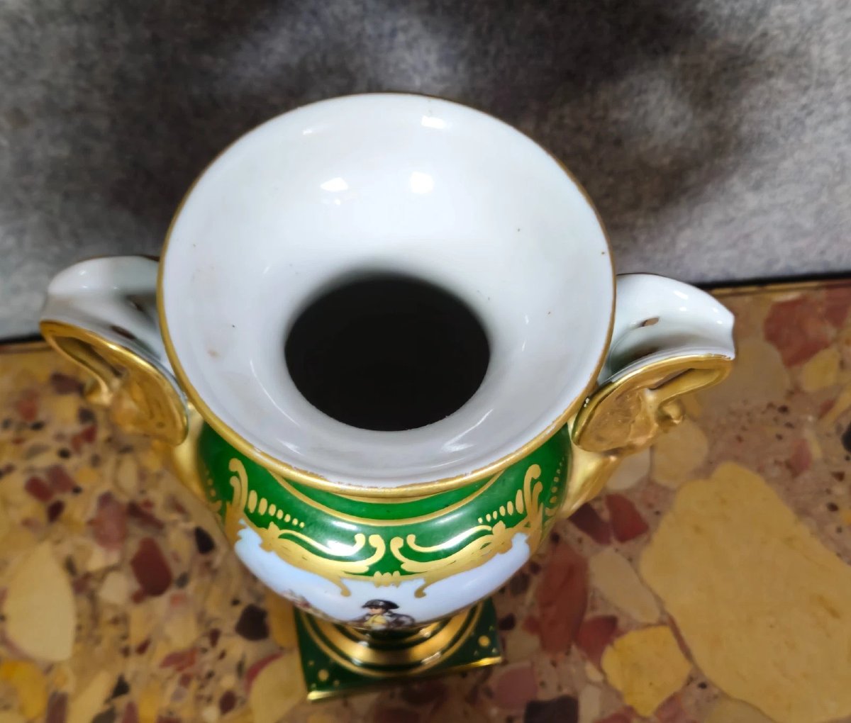 Vase décoratif en porcelaine verte et or – Décor Napoléon 1er – H 32 cm-photo-4