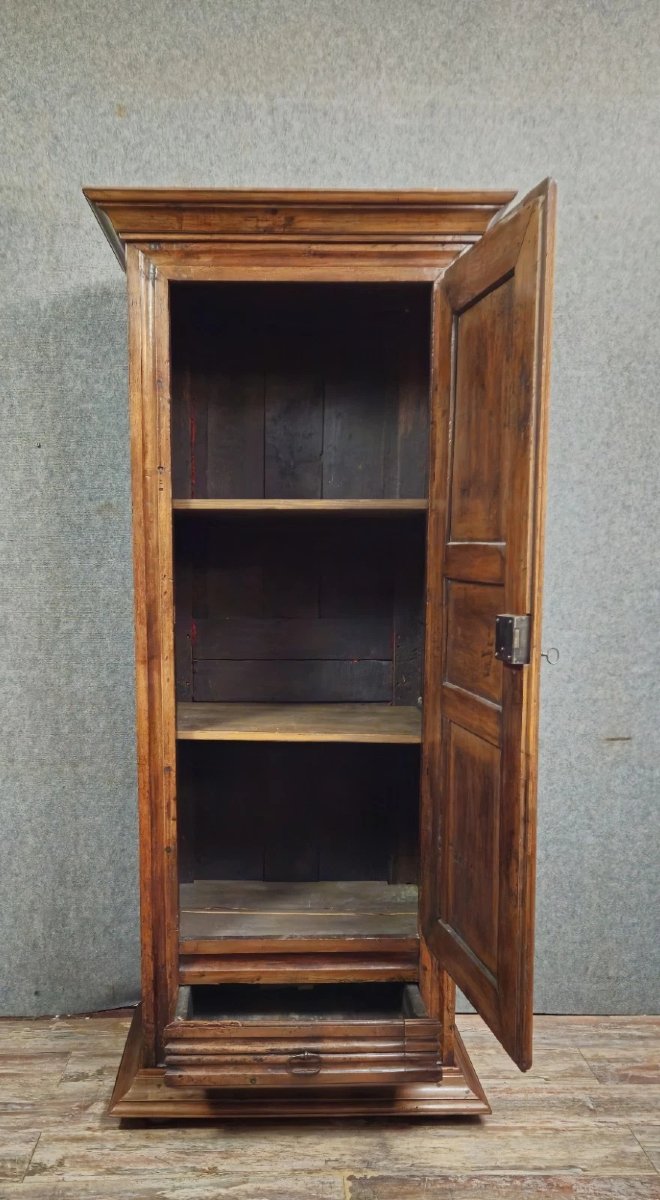 Armoire / Bonnetière ancienne en bois massif – Décor géométrique – H 208 cm-photo-5