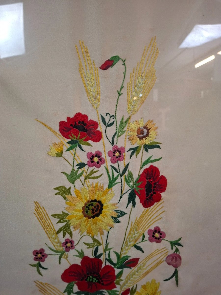 Pair Of Antique Embroidered Pictures – Framed Bouquets Of Flowers – Early 20th Century-photo-6